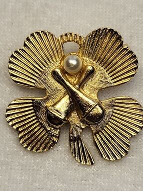 Vintage Gold-tone Bowling Pin Clover Brooch / Pin